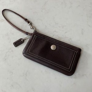 Authentic Coach Chelsea Wristlet
